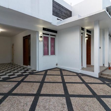 Spacious, White-Villa Belgareti @Kiara Condong Bandung Exteriör bild