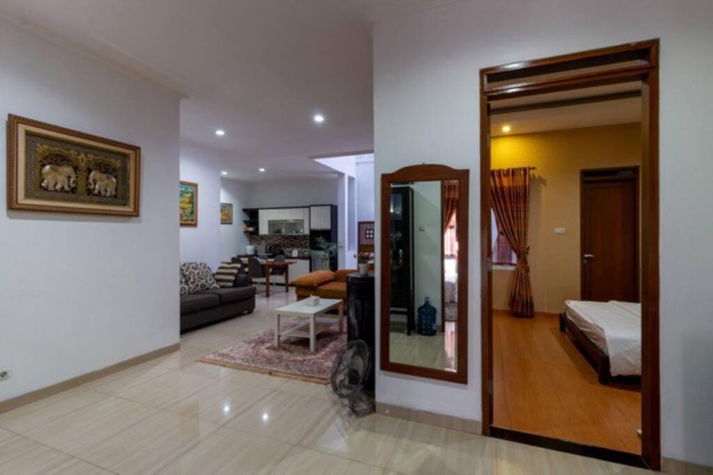 Spacious, White-Villa Belgareti @Kiara Condong Bandung Exteriör bild