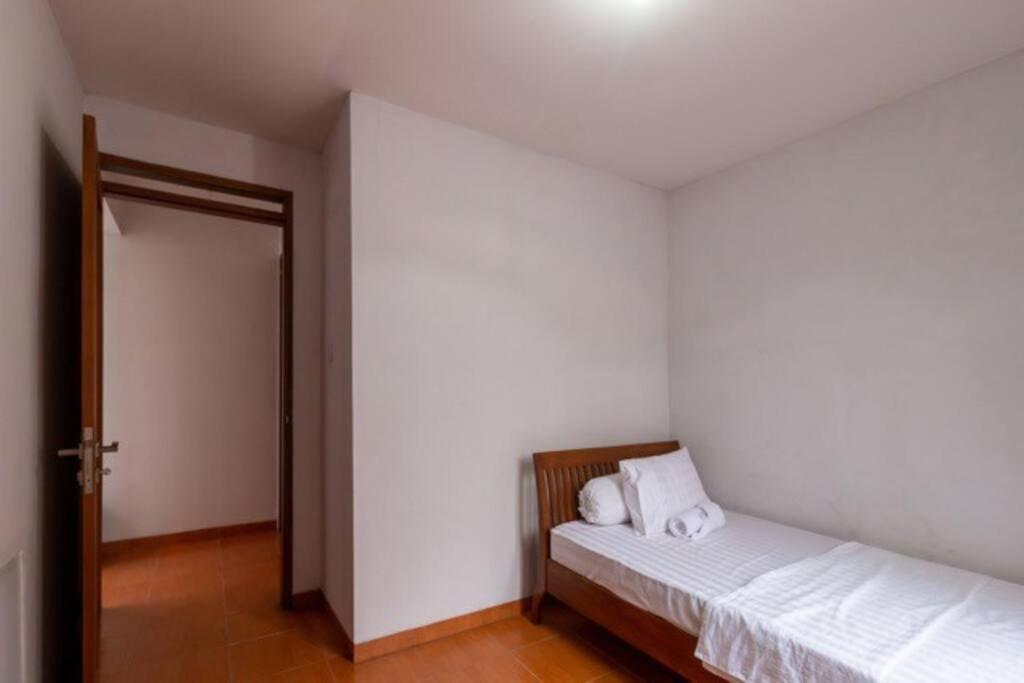 Spacious, White-Villa Belgareti @Kiara Condong Bandung Exteriör bild