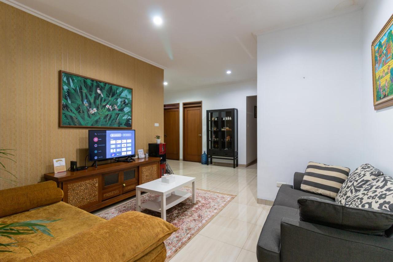 Spacious, White-Villa Belgareti @Kiara Condong Bandung Exteriör bild